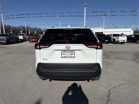 Used 2019 Toyota RAV4 LE image 4