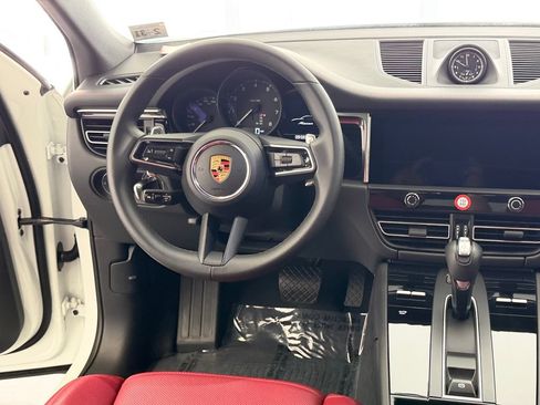 Used 2026 Porsche Macan AWD/4WD image 20
