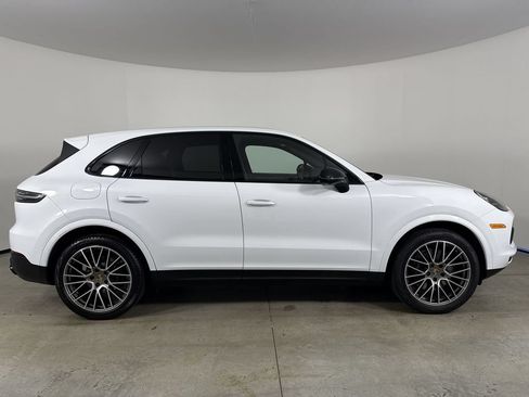 Certified 2023 Porsche Cayenne Platinum Edition AWD/4WD image 8