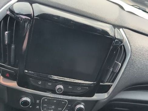 Used 2022 Chevrolet Traverse RS AWD/4WD image 9