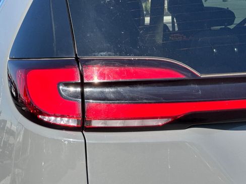 Used 2022 Chrysler Pacifica Touring-L image 44