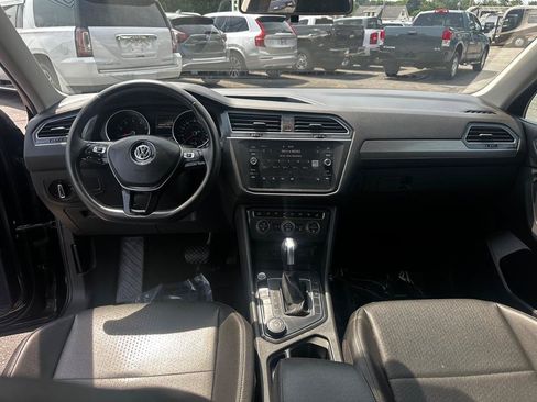 Used 2020 Volkswagen Tiguan SE w/ Panoramic Sunroof Package AWD/4WD image 13