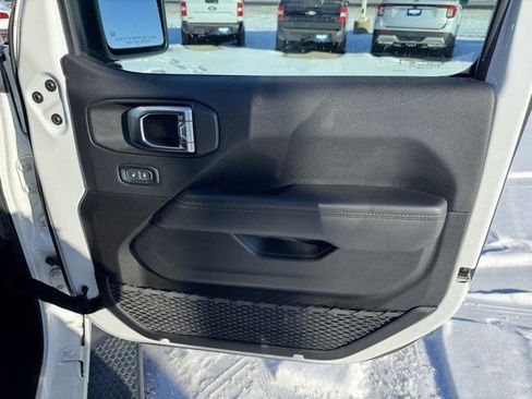 Used 2023 Jeep Wrangler Unlimited Sahara image 32