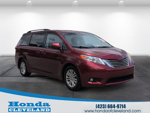 Used 2011 Toyota Sienna XLE w/ Entertainment Pkg FWD image 1