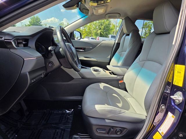 Used 2024 Toyota Venza XLE AWD/4WD image 9