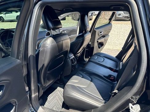 Used 2019 Jeep Cherokee High Altitude AWD/4WD image 17