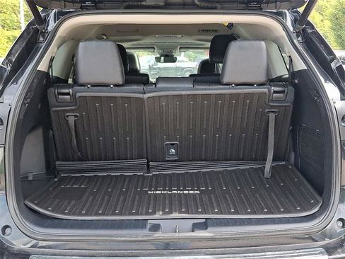 Certified 2022 Toyota Highlander XLE image 28