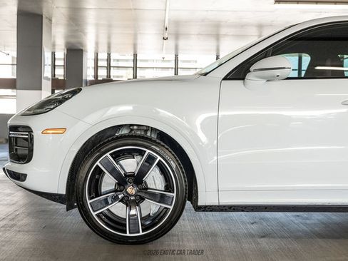 Used 2023 Porsche Cayenne Turbo AWD/4WD image 4
