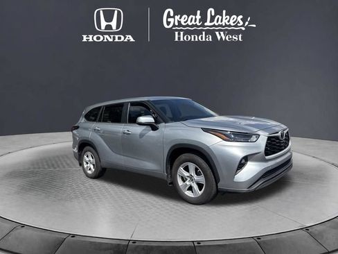 Used 2024 Toyota Highlander LE AWD/4WD image 5