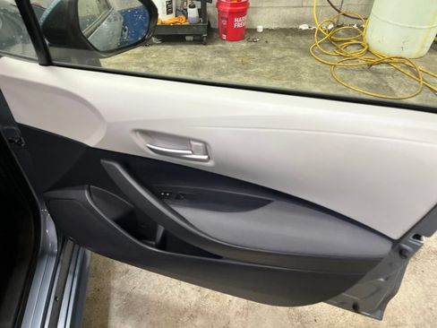Used 2021 Toyota Corolla LE w/ Carpet Mat Package (TMS) FWD image 26