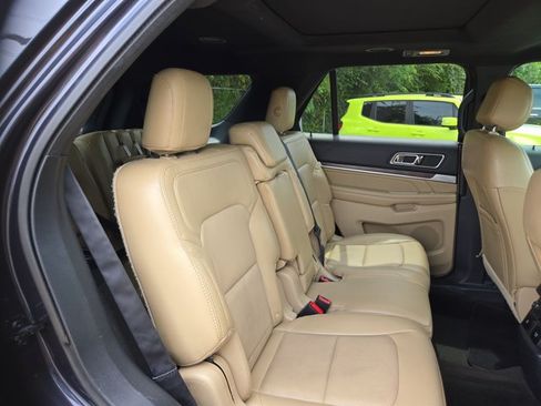 Used 2017 Ford Explorer Limited w/ Equipment Group 301A FWD image 22