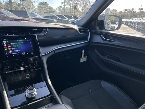 New 2025 Jeep Grand Cherokee Altitude image 48