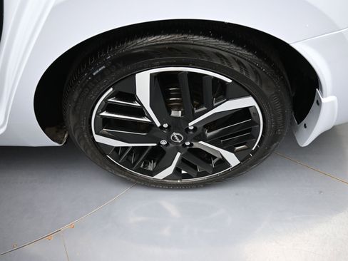 Used 2023 Nissan Versa SR w/ Trunk Package image 23