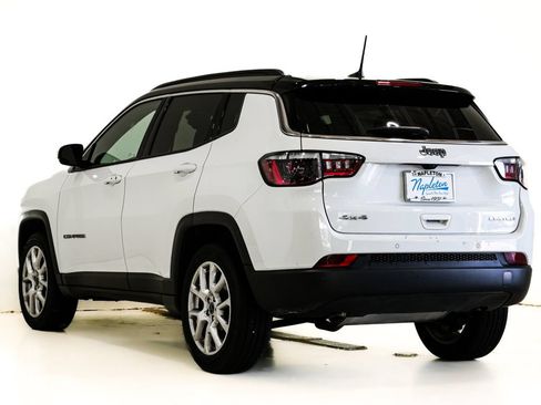Used 2025 Jeep Compass Limited AWD/4WD image 8