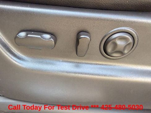 Used 2013 Chevrolet Avalanche LTZ AWD/4WD image 15