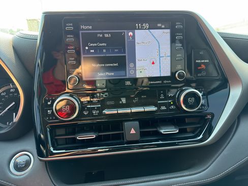 Used 2020 Toyota Highlander Limited AWD/4WD image 8