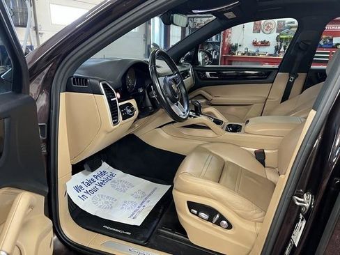 Used 2019 Porsche Cayenne AWD/4WD image 6