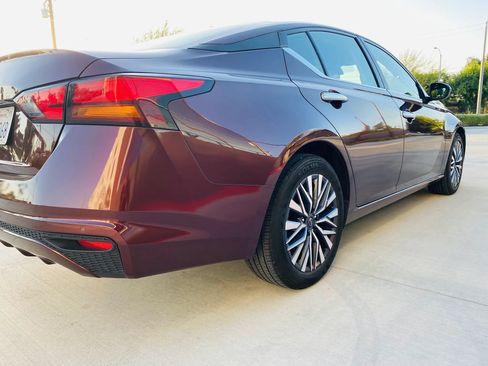 Used 2025 Nissan Altima 2.5 SV FWD image 9