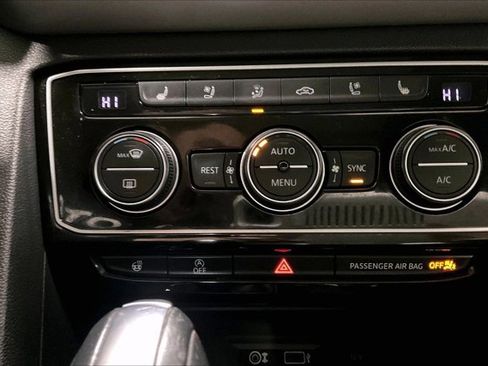 Used 2019 Volkswagen Atlas SEL Premium image 32