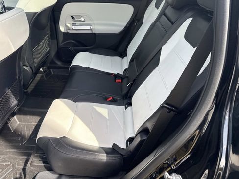 Used 2023 Mercedes-Benz GLB 250 4MATIC image 16