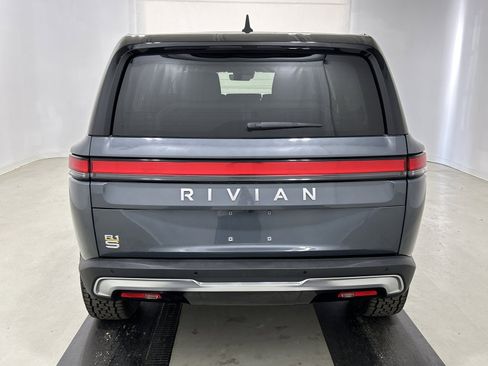 Used 2023 Rivian R1S Launch Edition image 4