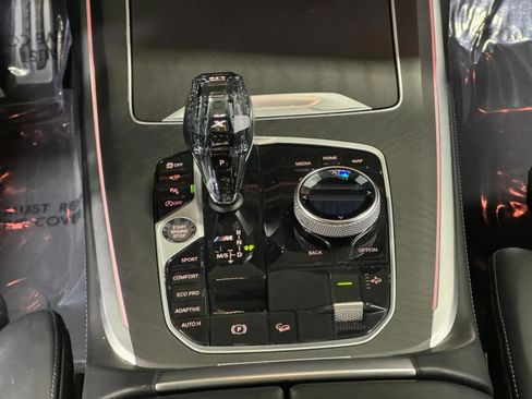 Used 2021 BMW X7 M50i image 18