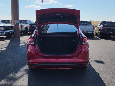 Used 2018 Ford Fusion SE w/ Fusion SE Technology Package FWD image 18