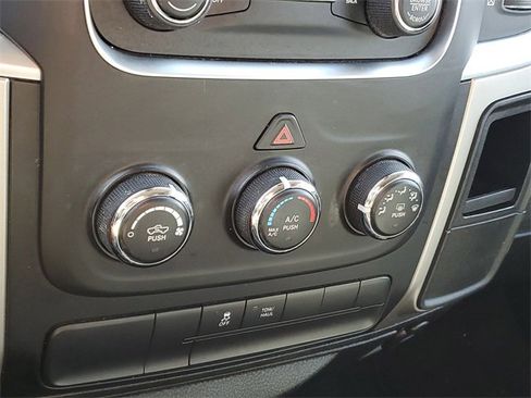 Used 2020 RAM 1500 Classic SLT image 19