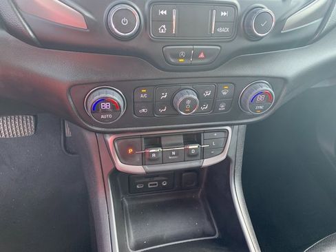 Used 2022 GMC Terrain AT4 image 22