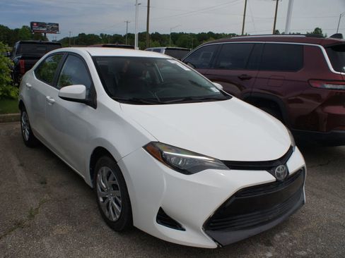 Used 2017 Toyota Corolla LE FWD image 1