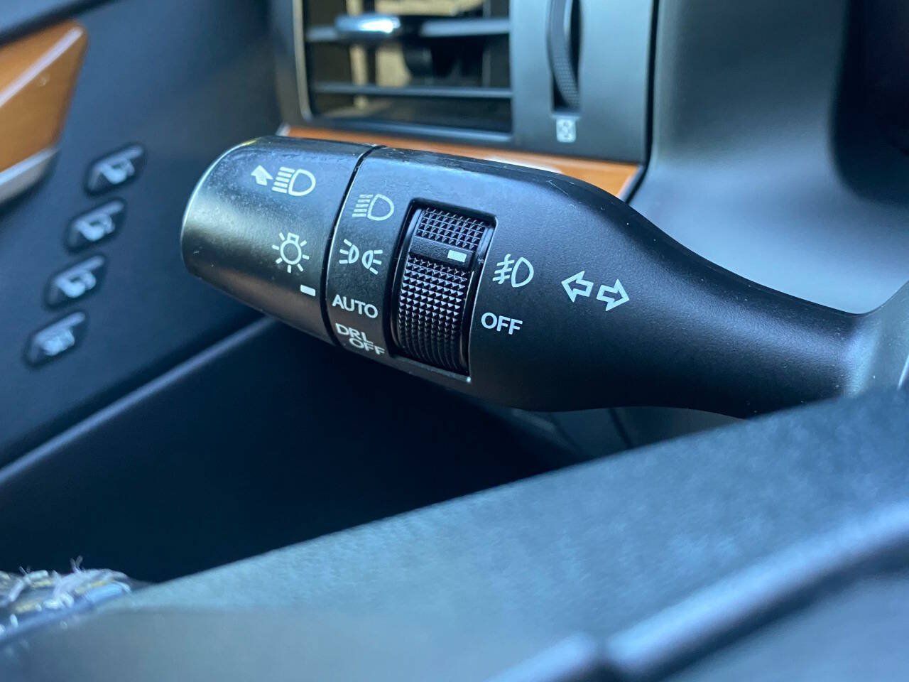 Used 2014 Lexus ES 300h w/ Luxury Package w/Bamboo Trim FWD image 30