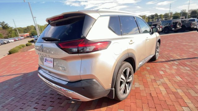 Used 2022 Nissan Rogue Platinum w/ Head-Up Display Package AWD/4WD image 9