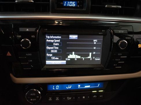 Used 2016 Toyota Corolla LE FWD image 15