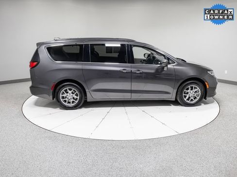 Used 2021 Chrysler Pacifica Touring w/ Cold Weather Group image 31