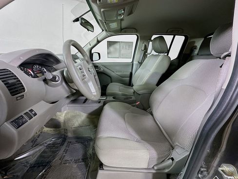 Used 2017 Nissan Frontier SV image 11