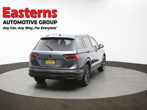 Used 2022 Volkswagen Tiguan SE w/ Panoramic Sunroof Package image 41