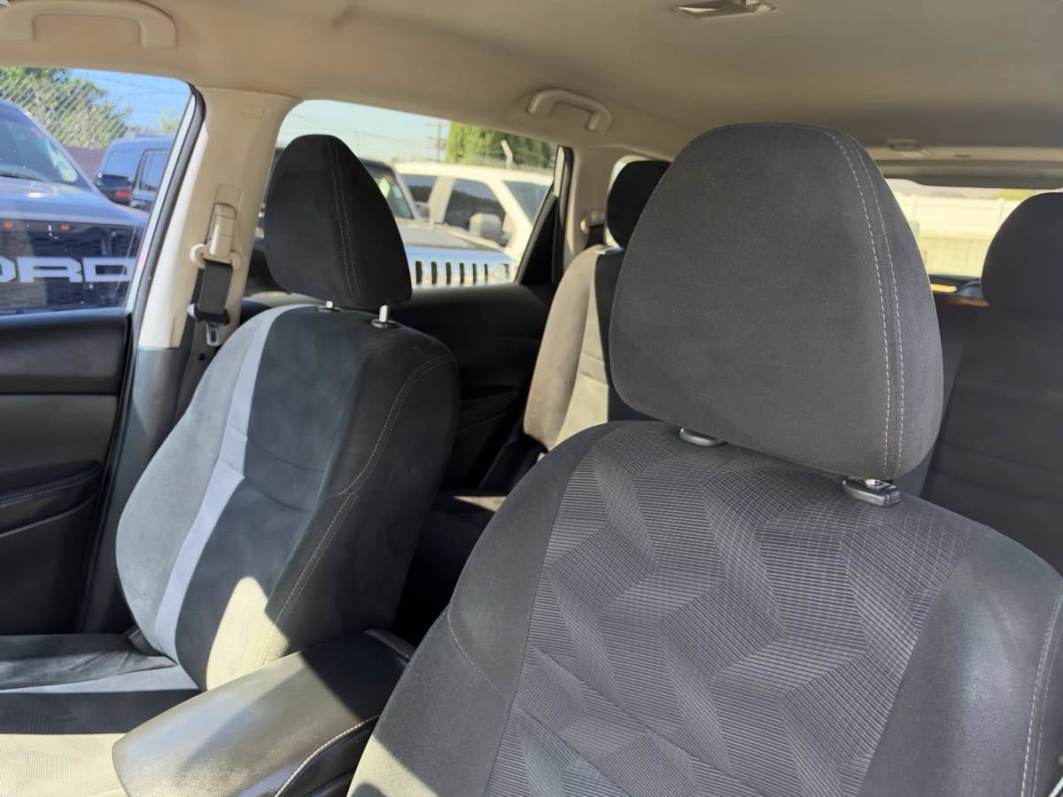 Used 2016 Nissan Rogue SV FWD image 22