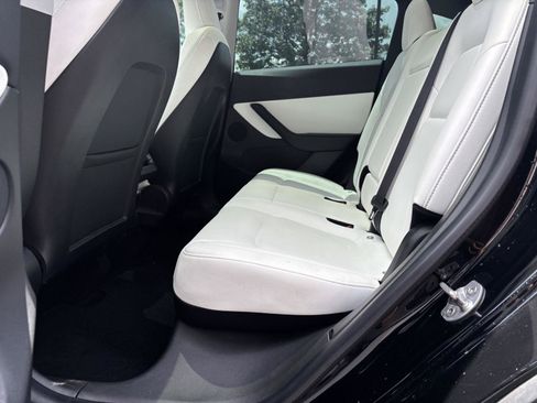 Used 2021 Tesla Model Y Long Range AWD/4WD image 23