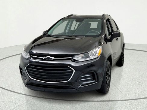 Used 2022 Chevrolet Trax LT w/ Midnight Edition AWD/4WD image 8