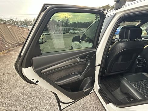 Used 2018 Audi SQ5 Prestige image 12