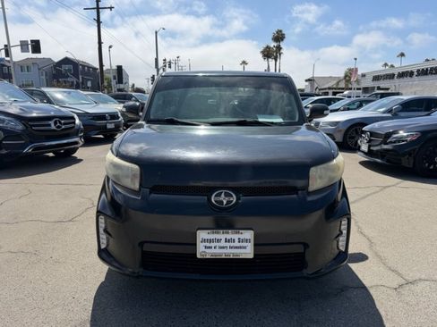 Used 2015 Scion xB FWD image 2