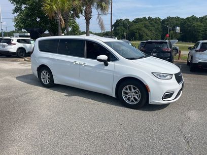 Used 2023 Chrysler Pacifica Touring