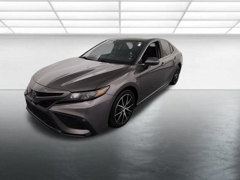 Used 2021 Toyota Camry SE FWD image 2