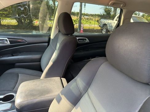 Used 2020 Nissan Pathfinder S image 10