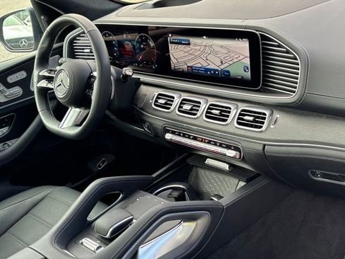Used 2025 Mercedes-Benz GLS 580 4MATIC image 38