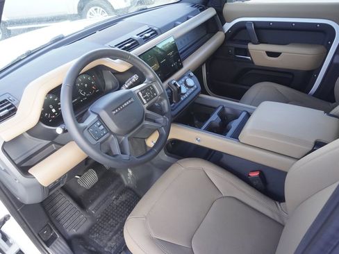 New 2025 Land Rover Defender 110 X-Dynamic SE image 18