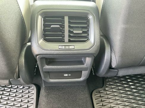 Used 2025 Volkswagen Taos SE w/ Panoramic Sunroof Package AWD/4WD image 23