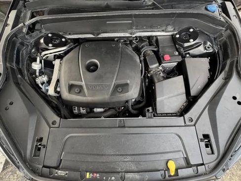 Used 2017 Volvo XC90 T6 Momentum w/ Vision Package image 14