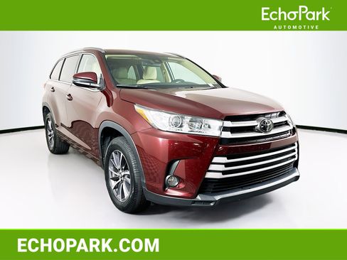 Used 2017 Toyota Highlander XLE FWD image 1