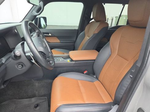 Used 2024 Lexus GX 550 w/ Accessory Package (Z1) AWD/4WD image 5